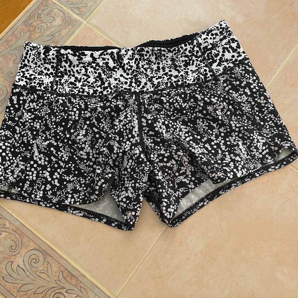 SPECKLED LULU SPEED UP SHORTS SIZE 4 !